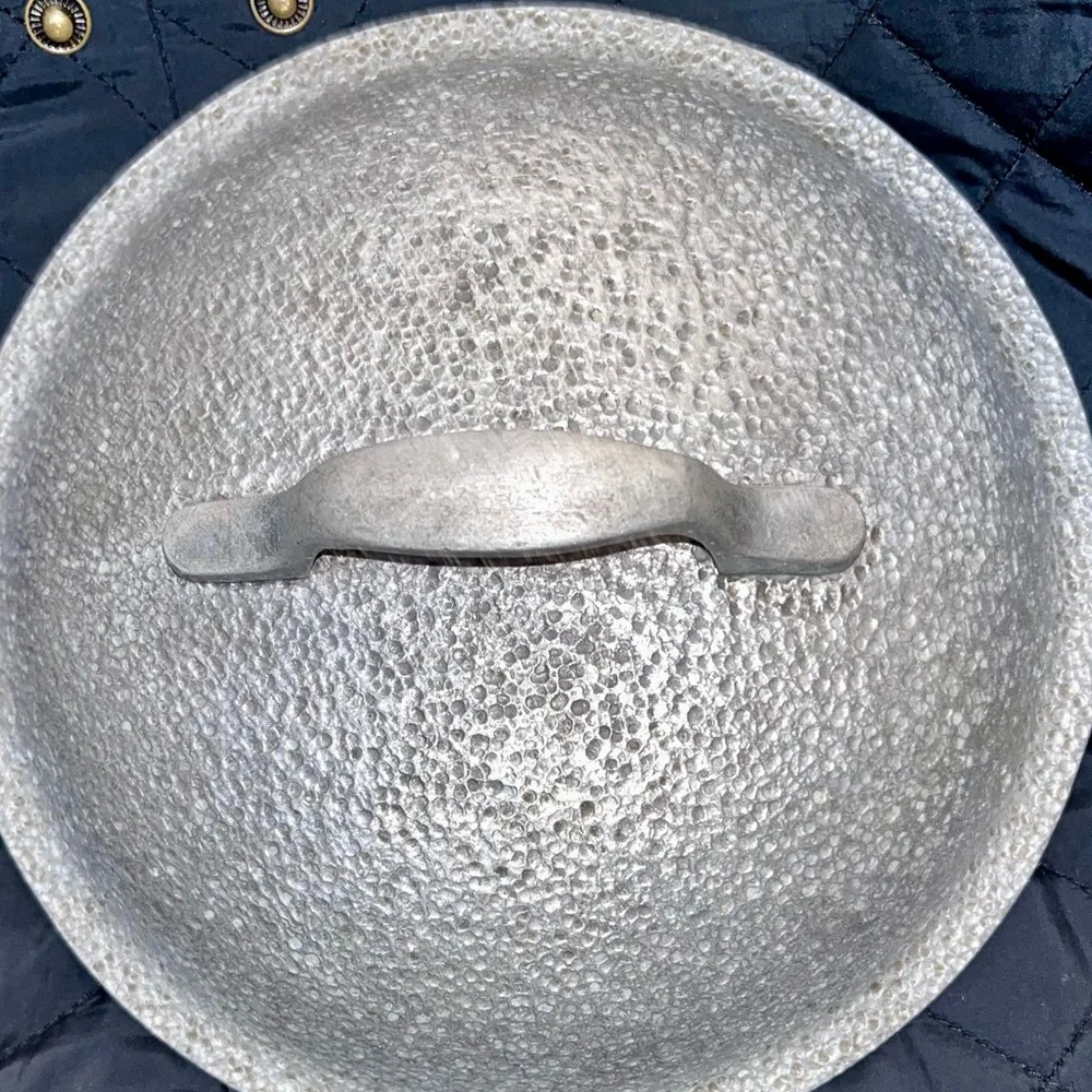 Vintage Century Silver Seal Hammered Aluminum Dutch Oven Roaster w Lid 2 Qt 9.5
